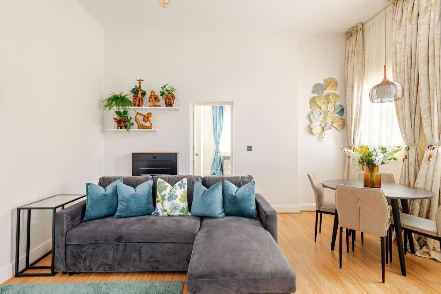 Stylish Flat In Central Location With Free Parking Swindon Exterior photo